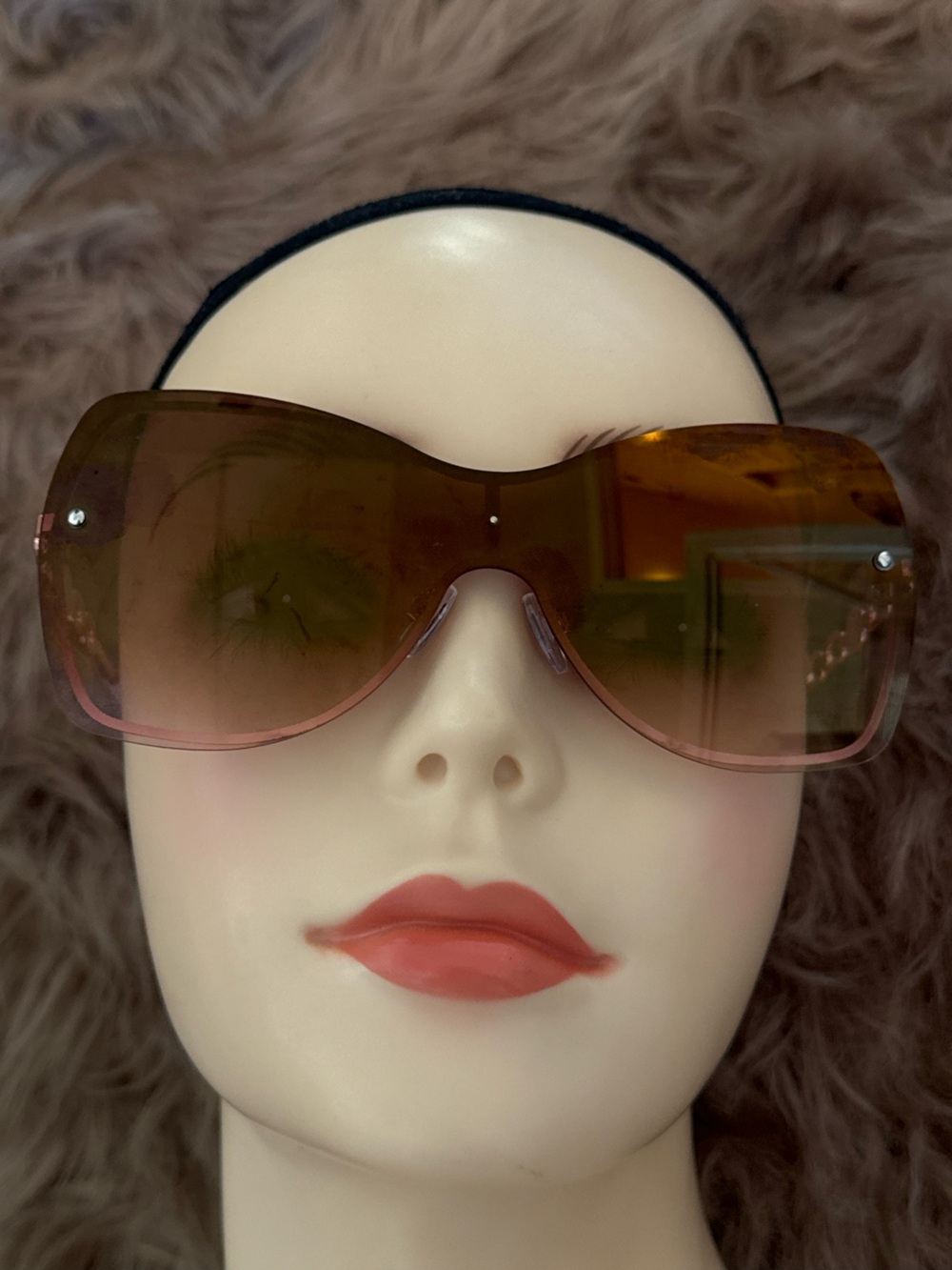 Rocawear Y2K Brown pink sunglasses with chain detail - Picture 2 of 4